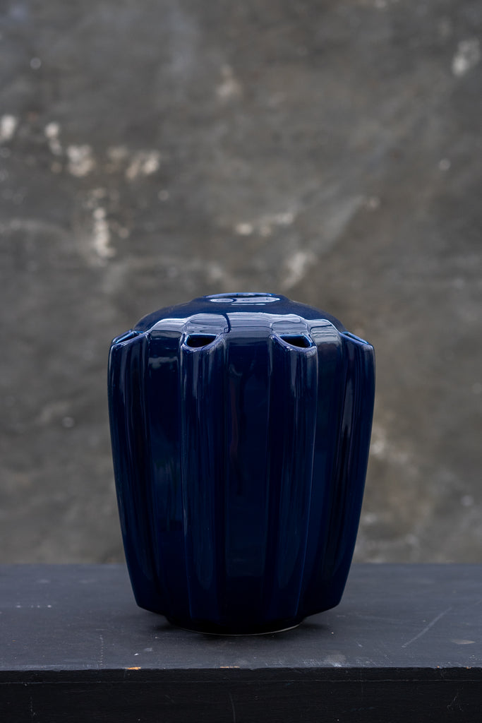 Magnolia vase with flowers thumbnail